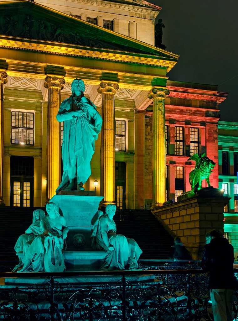 gdm6_2_4288x5777.jpg - Schiller Skulptur