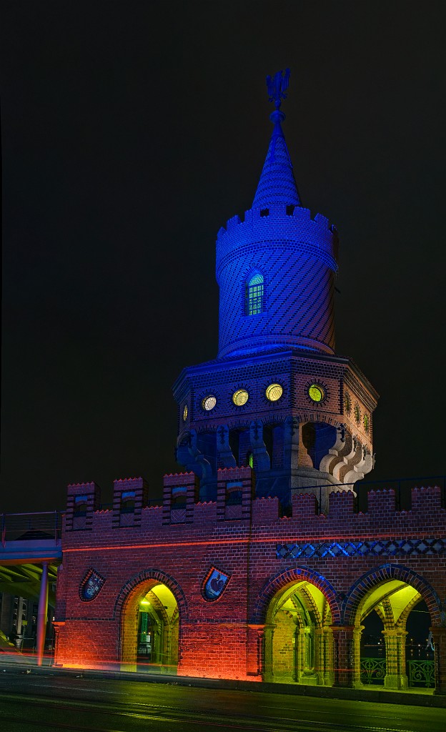 obb1_4874x7992.jpg - Einzelner Turm der Oberbaumbrücke